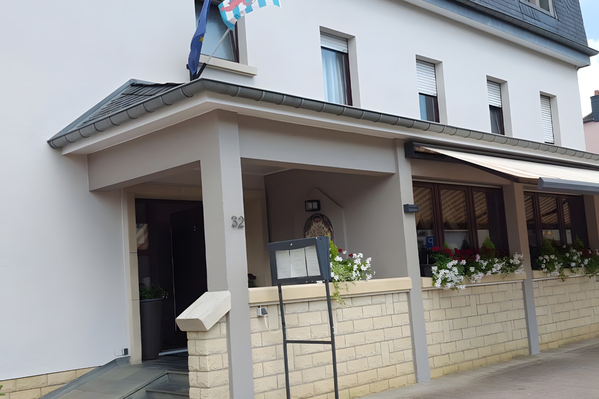 Cher clients, Notre restaurant reste ouvert durant tout le mois d'août. Cher clients, Notre restaurant reste ouvert durant tout le mois d'août.